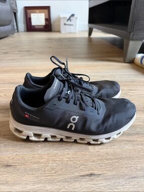 On Running Men's Cloudswift Athletic Shoes - Black/White